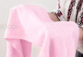 エアーかおるを手に取っている様子