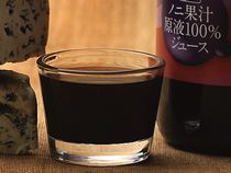 コップに注がれた超熟ノニジュース