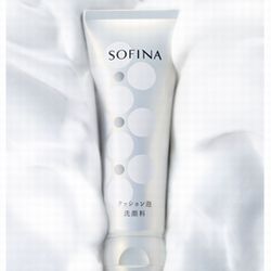 ソフィーナ【クッション泡洗顔料】