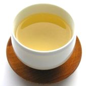 湯飲みの注がれたスギナ茶